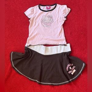Sporty mini skirt with pink graphic